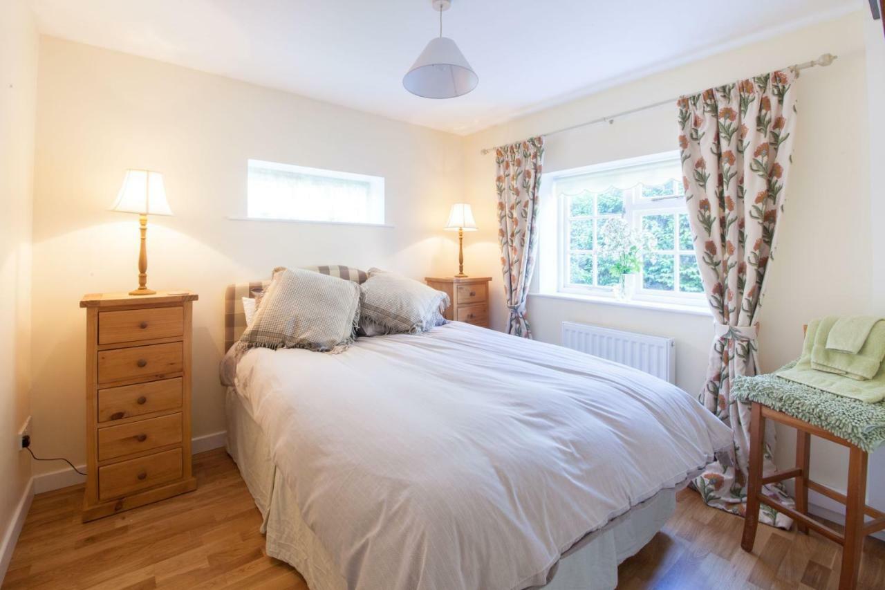 Prince Hill Cottages Worton  エクステリア 写真
