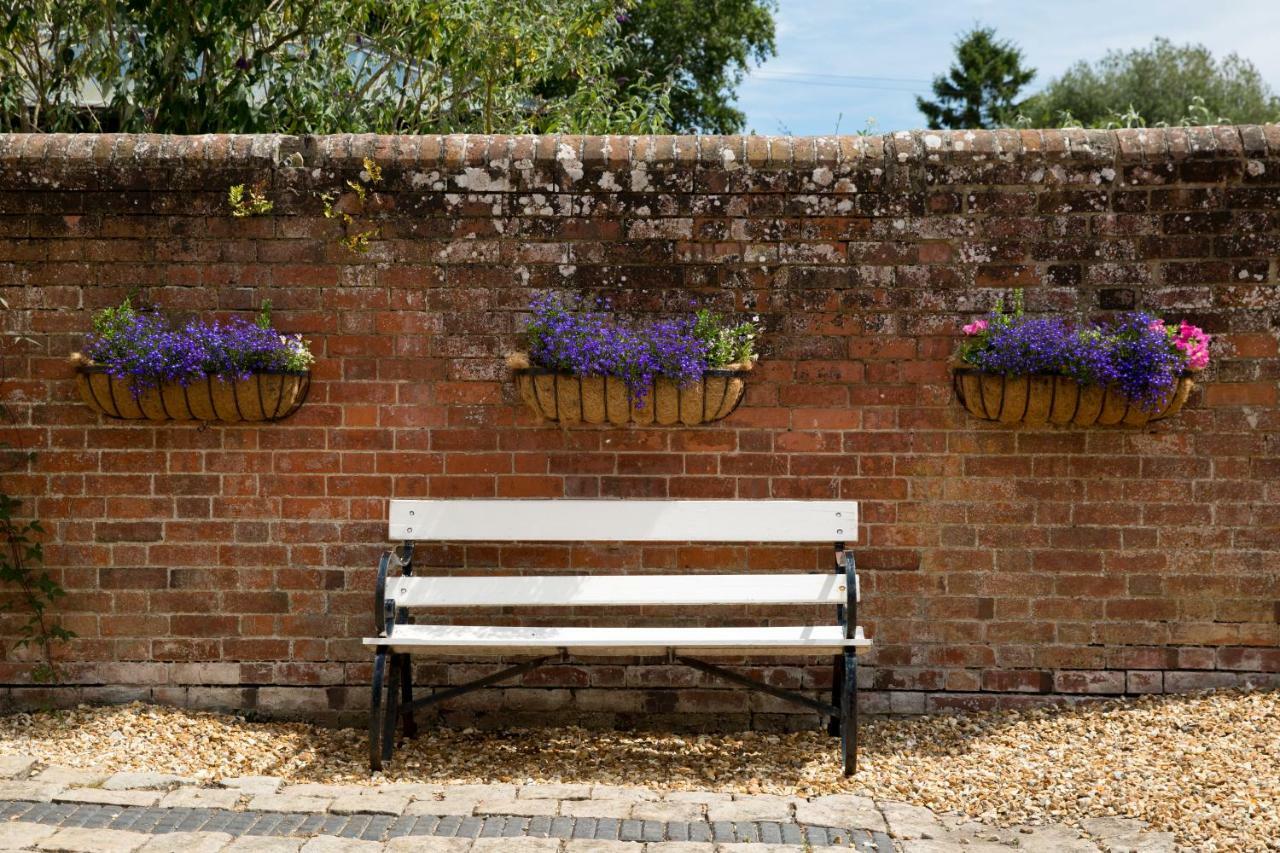 Prince Hill Cottages Worton  エクステリア 写真