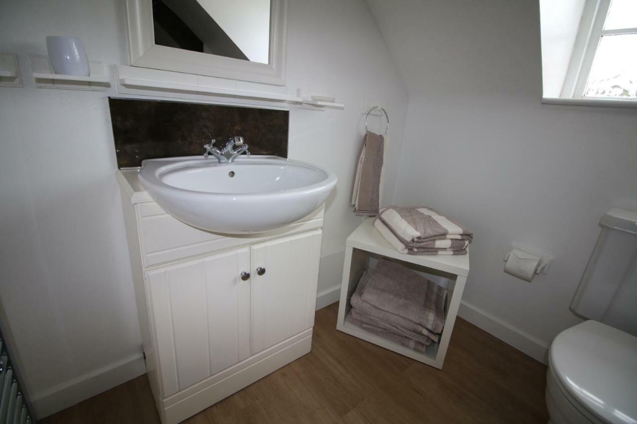 Prince Hill Cottages Worton  エクステリア 写真